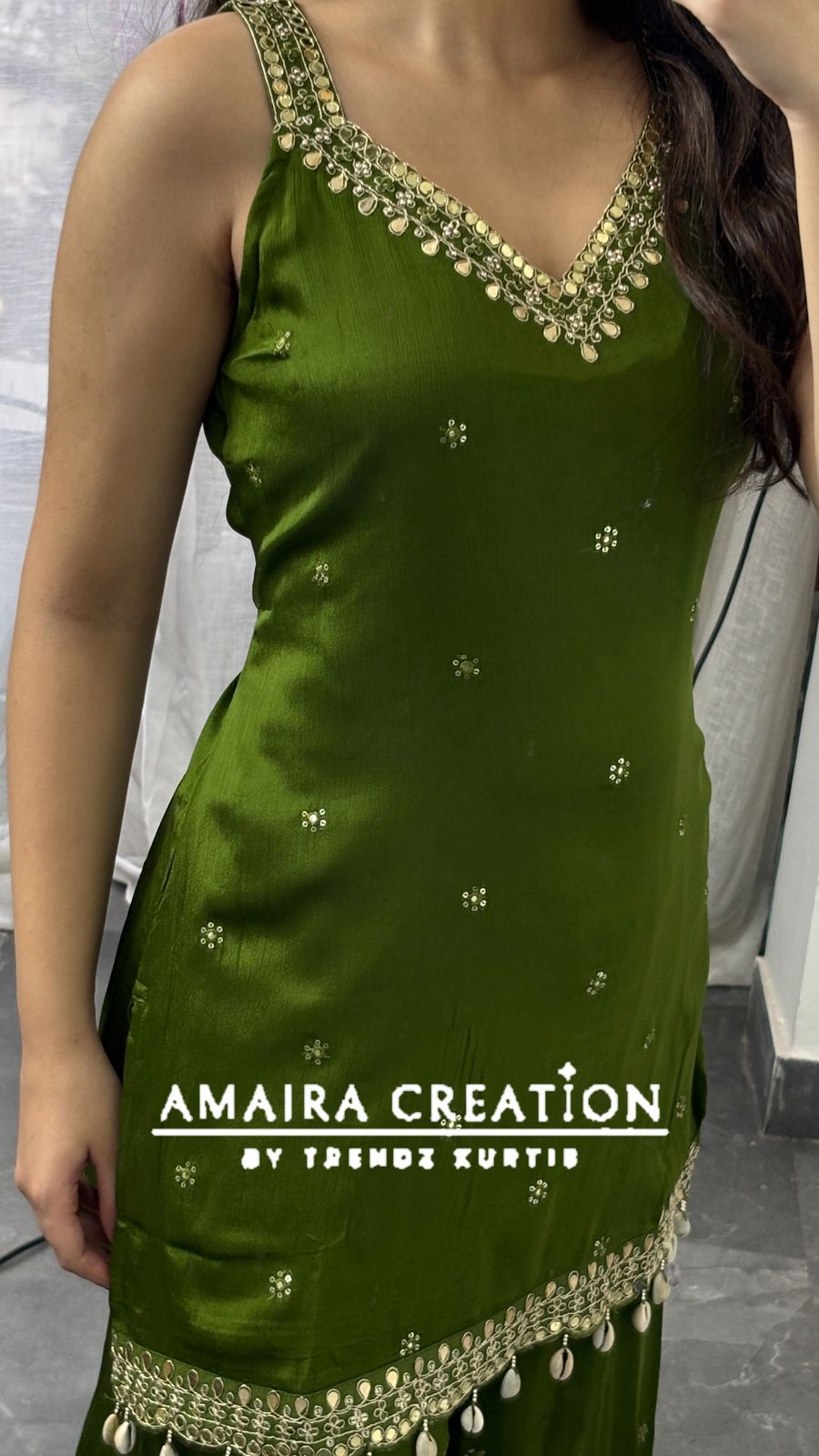 Premium Chinnon Mehendi Green Divider Set(16 inches sleeves available)