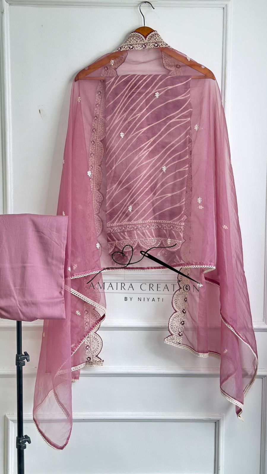 Muslin Fabric Unstitch Suit With Organza Dupatta