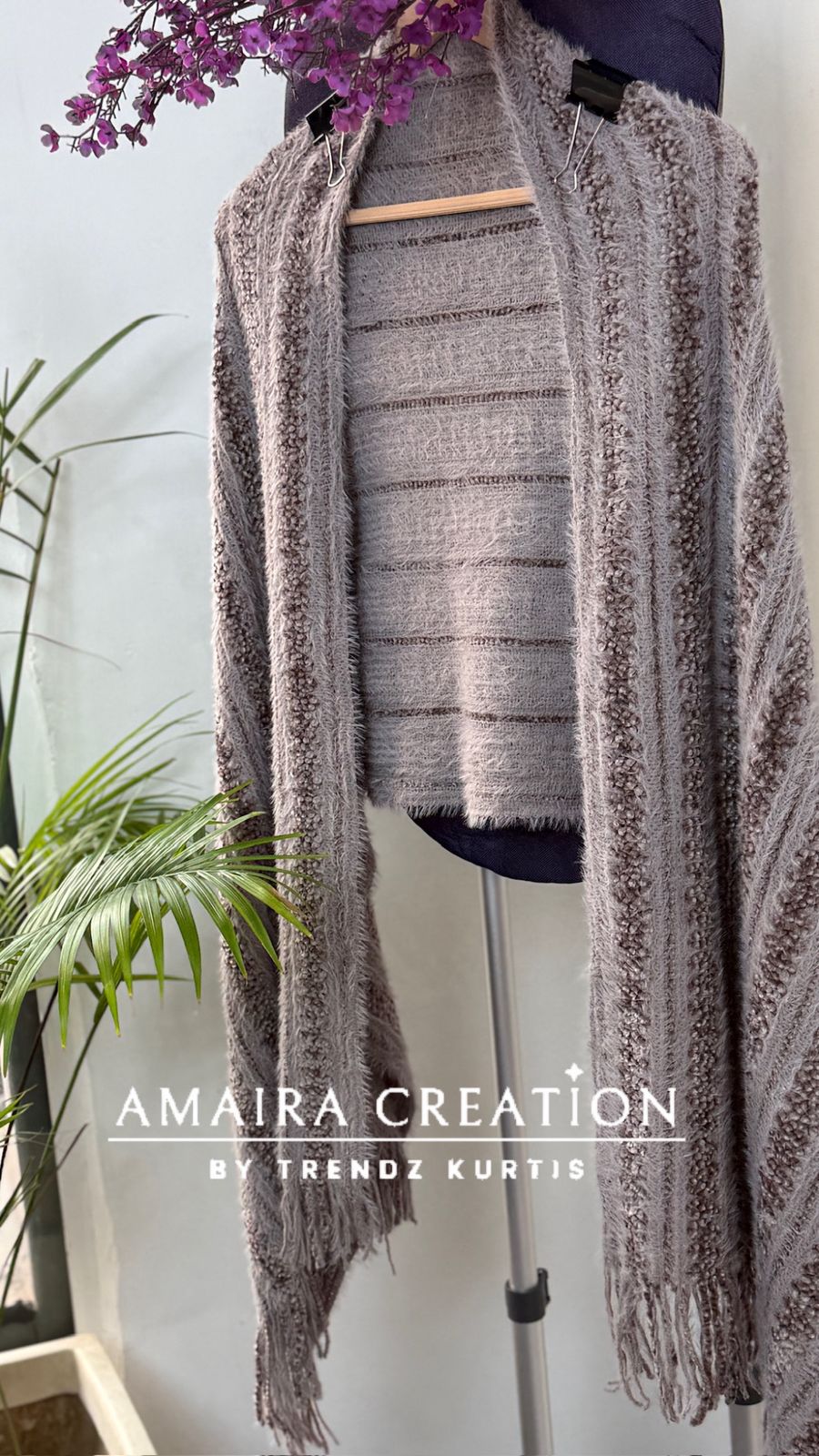 Premium Feather Detailing Woolen Stole