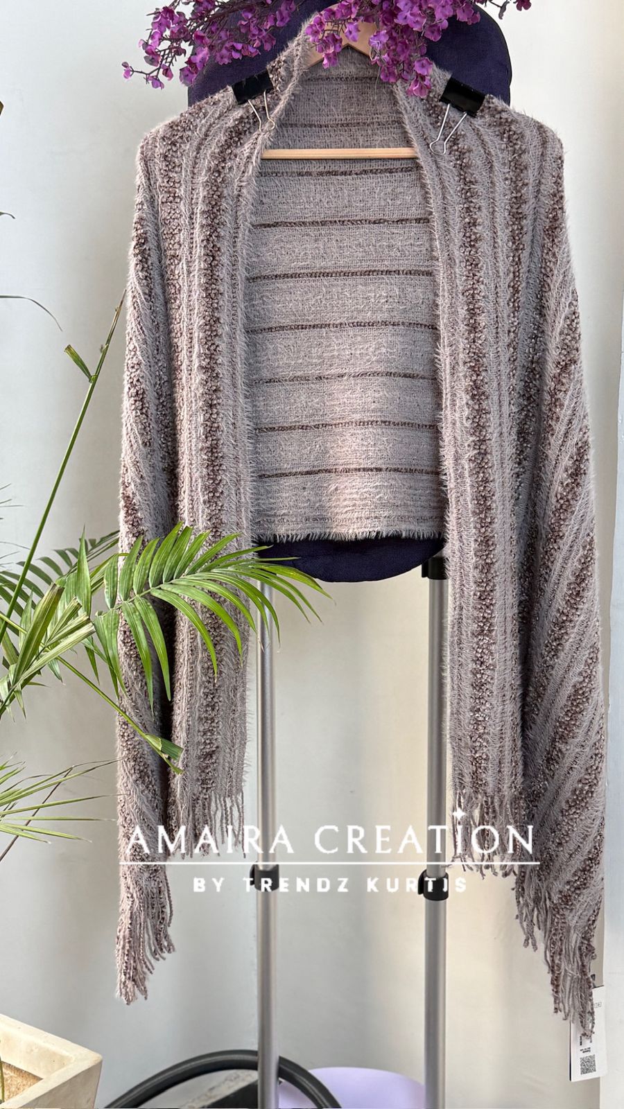 Premium Feather Detailing Woolen Stole