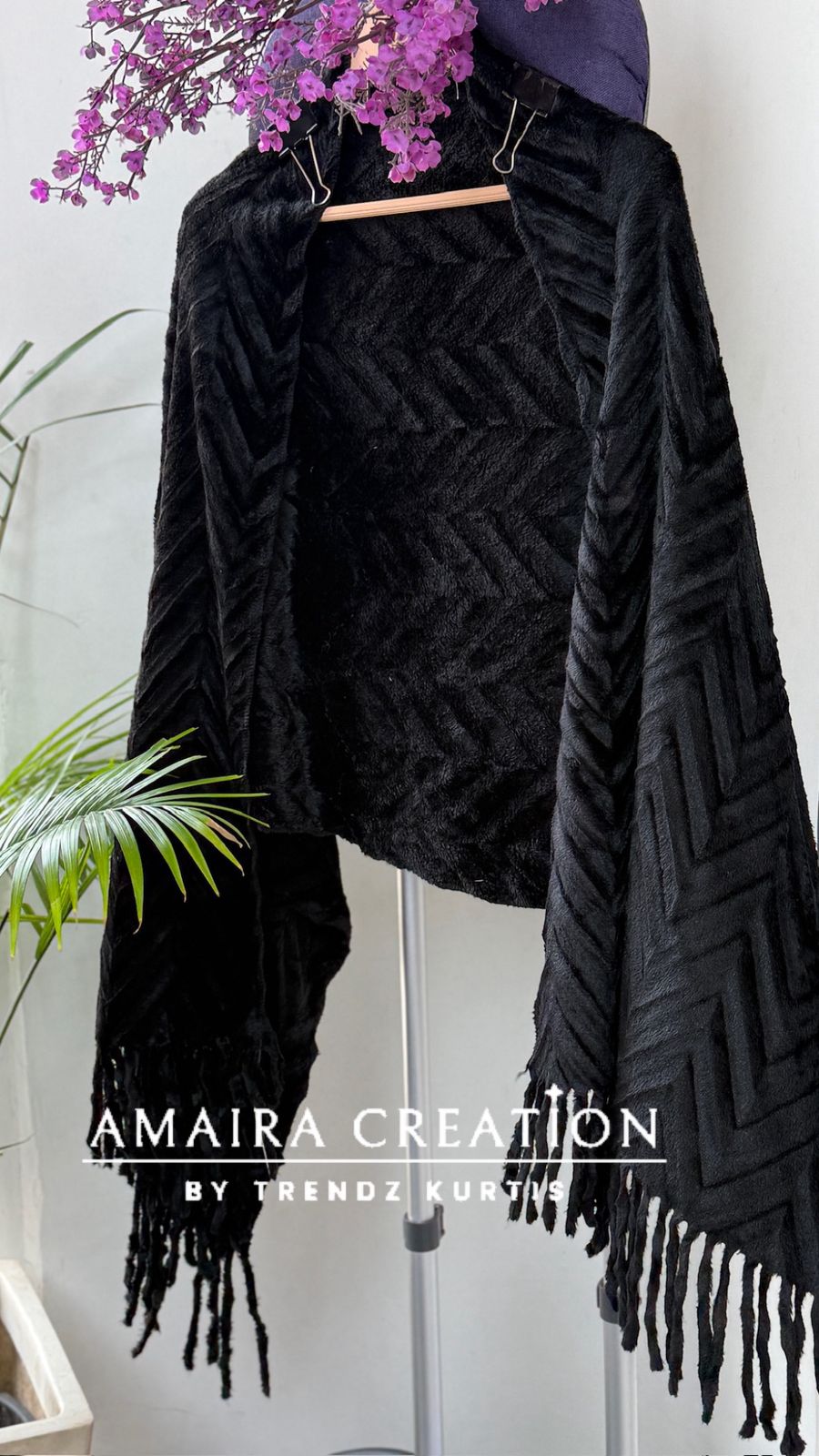 Premium Woolen Zig Zag Pattern Stole