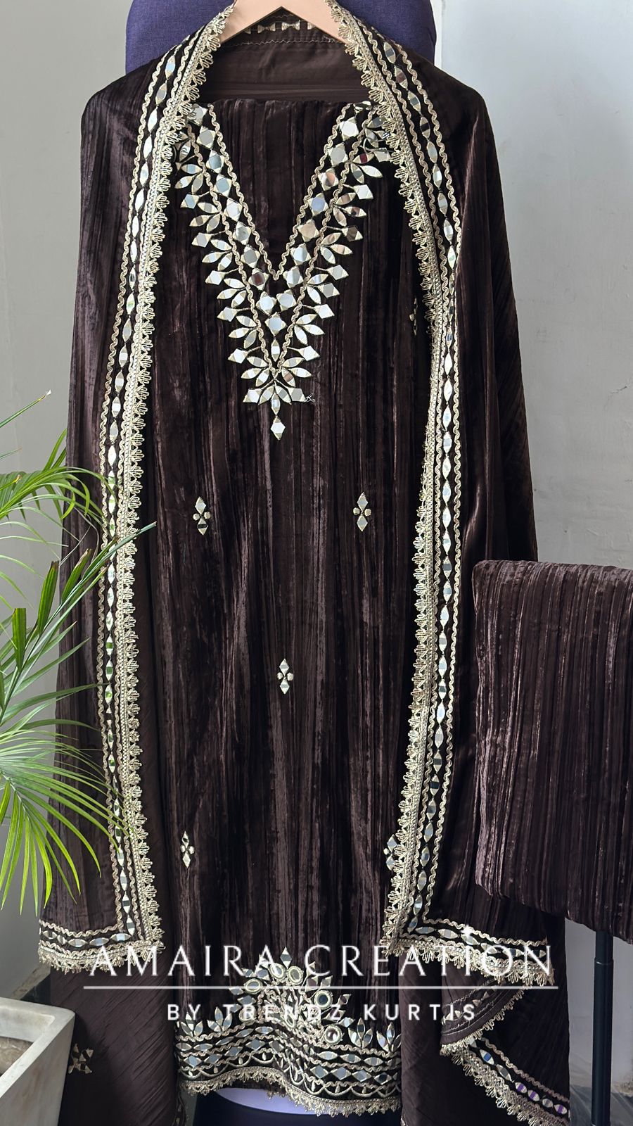 Premium Chocolate Crush Velvet Original Mirror & Zari Unstitch Set