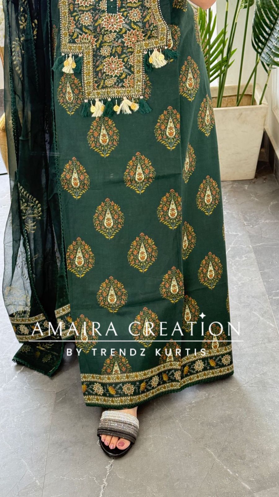 Premium Cotton Bottle Green Colour Unstitch Suit With Chiffon Dupatta