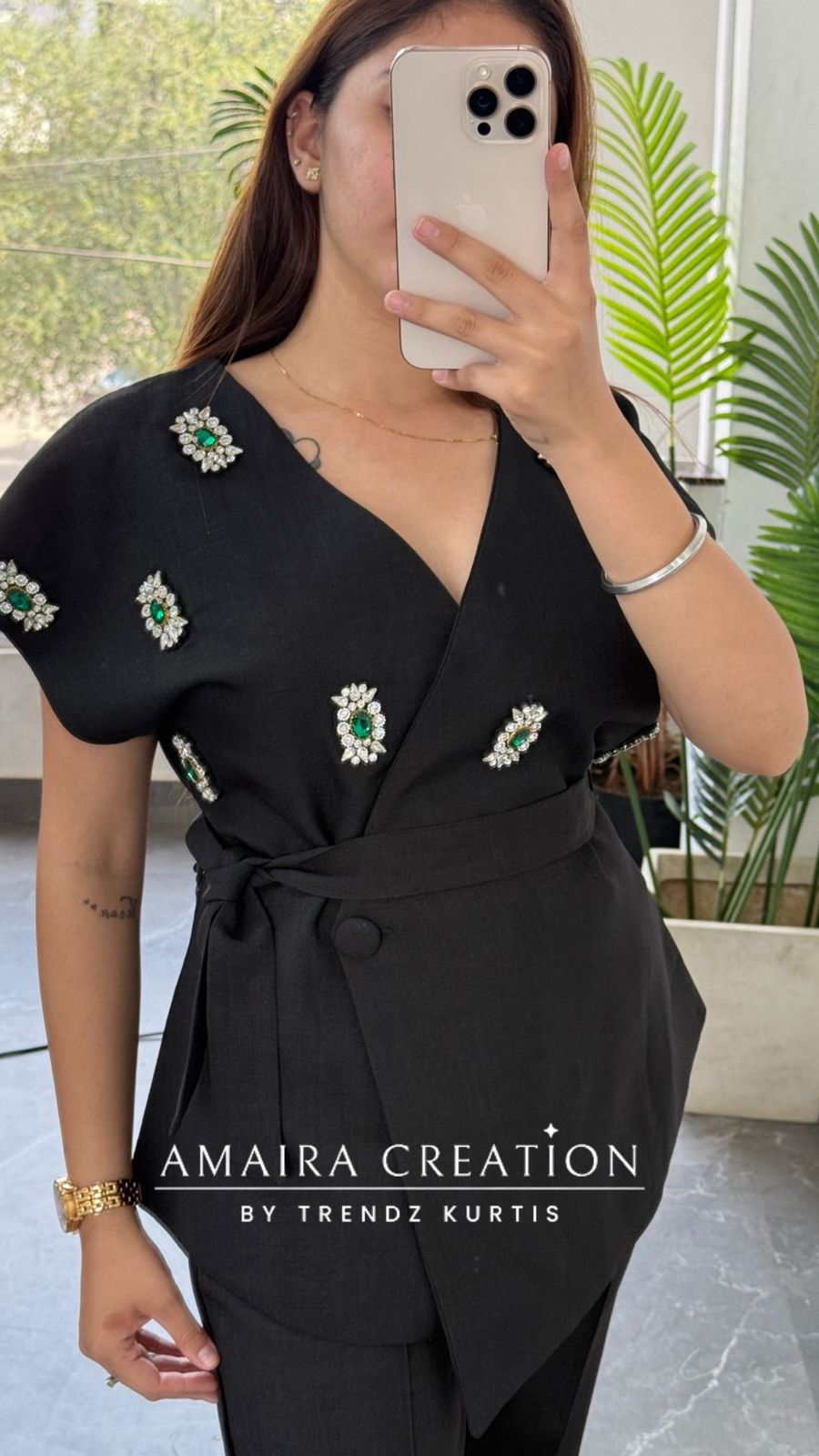 Sultana (Black Colour)