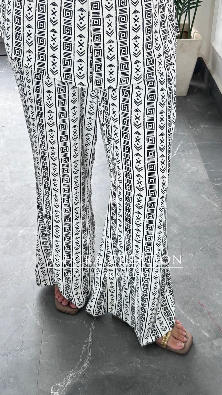 Takht (17 inches sleeves available)