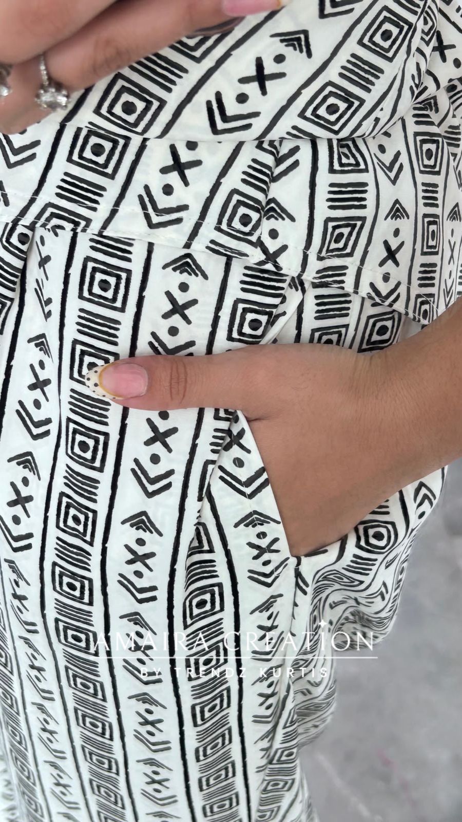 Takht (17 inches sleeves available)