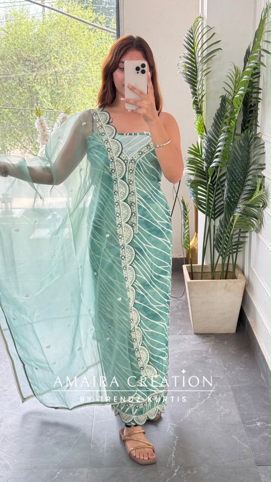 Muslin Fabric Unstitch Suit With Organza Dupatta
