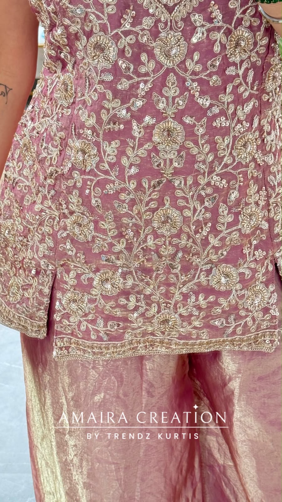 Mehr (Onion colour) (17 inches sleeves available)