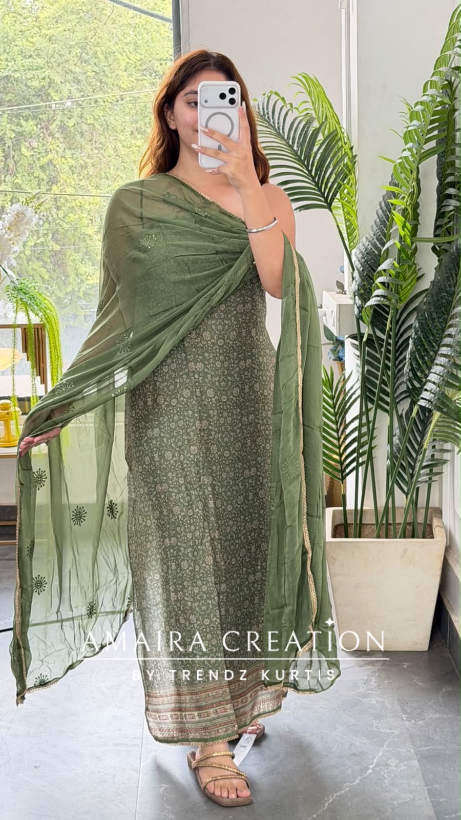 Premium Muslin Green Colour Unstitch Suit With Chiffon Dupatta